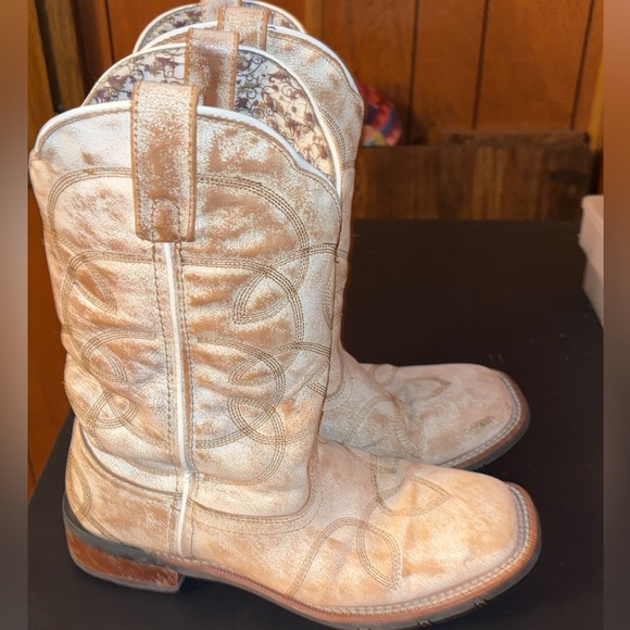 Laredo Light Tan Heeled Boots - Picture 2 of 4